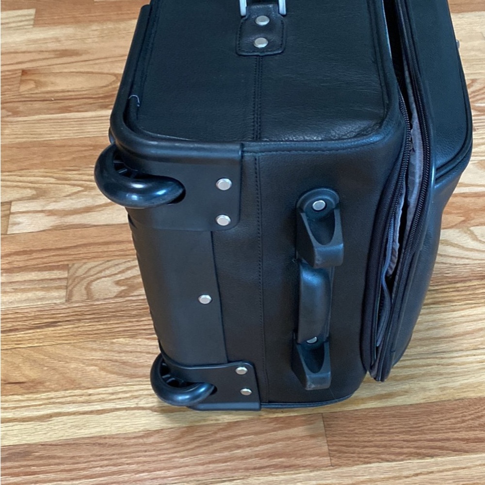 Corvette leather carry on bag with many pockets. Never used